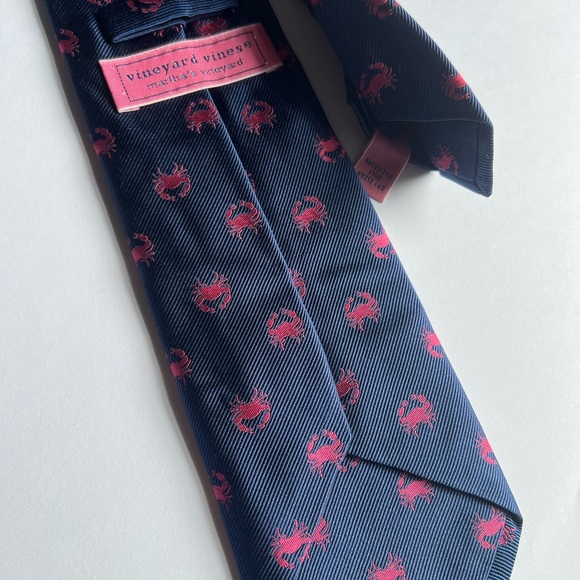 Vineyard Vines Crab Pattern Silk Tie - Picture 5 of 7
